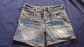 Hot pants cewek
