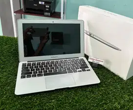 jual Apple Macbook Air 11 A1465 mulus terawat banget