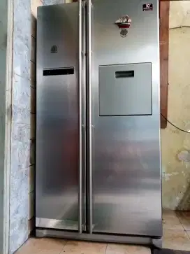 Kulkas 2pintu merek Samsung model side by side masih bagus