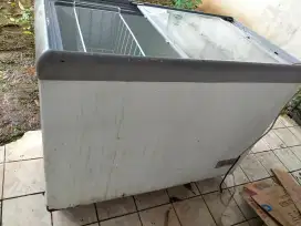 Jual Frezer kaca GEA 256 LITER DINGIN GAK BEKU