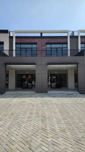 Ruko hadap jalan 2 lantai Downtown Drive, Gading Serpong