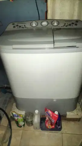 Mesin cuci bekas rasa baru