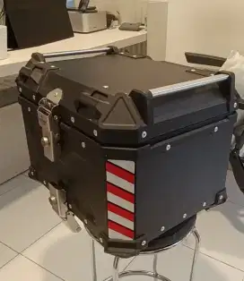 Top Box Motor 45L Bahan Aluminium — Bekas, Kondisi Sangat Baik