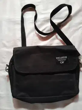 Tas slempang distro warna hitam