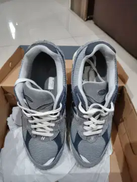 Sepatu New Balance 2002R Size 44,5