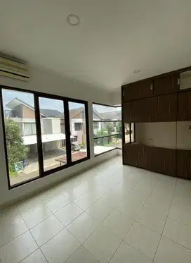 Turun harga 1M Jual cepat rumah Serenade Lake Gading Serpong