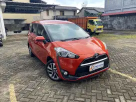 Toyota Sienta V 1.5 CVT