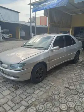 Mobil clasic peugoet