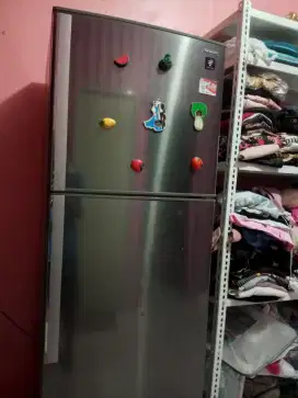 Kulkas Sharp 2 Pintu besar