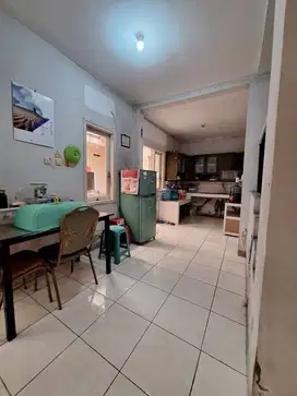 Rumah 2 lantai Terawat Luas Murah di Kota Baru Parahyangan Bandung