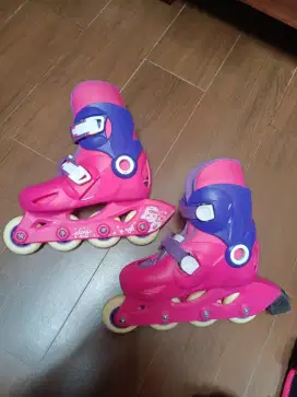 Sepatu Roda Oxelo Decathlon Pink dengan helm & decker set masih bagus