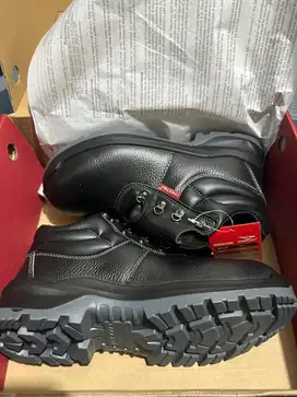 Sepatu safety black