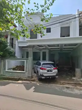 Dijual rumah baru 2 lt, kolam renang Komplek Kejaksaan