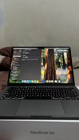 Macbook Air 13inch M2 2022 8/256 GB Ibox Fullset like new mulus