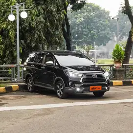 Innova venturer 2.4 AT 2021 Hitam