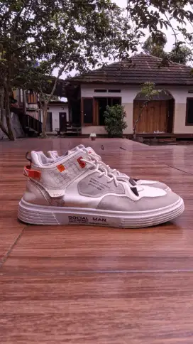 Jual sepatu putih