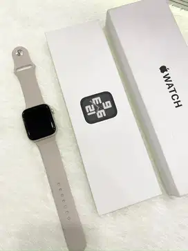 Apple watch SE gen 2 44mm starlight, resmi iBox (like new)