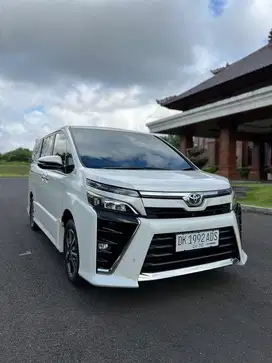 Toyota Voxy 2018 Dp 26jt