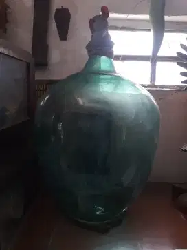 Botol warna hijau besar