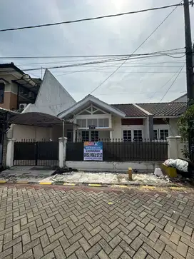 Rumah Rungkut Mapan Barat dekat yakaya Merr Lebar 9x18 meter ada 2 KT