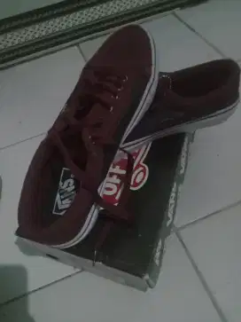 Sepatu Vans dan convers