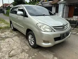 Toyota Kijang Innova E Matic 2010