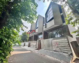 Dijual Rumah baru private lift kolam renang di kemang,jakarta selatan