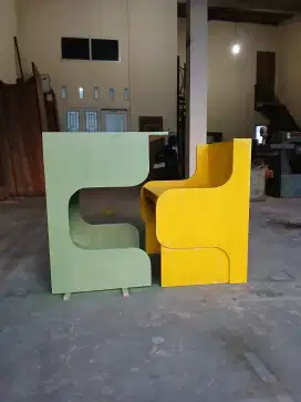 Meja belajar magic box