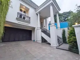 Disewakan Rumah Mewah Classic Lokasi Strategis di Prapanca, Keb Baru
