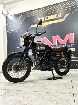 Kawasaki W175 Cafe Th 2019 slow on going mulus