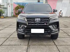 Km 28 ribuan fortuner Gr sport 2.8 tetradrive 4x4 at 2022/23 hitam