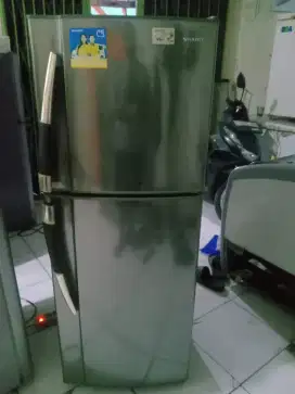dijual cepat kulkas 2 pintu