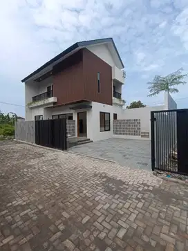 DIJUAL RUMAH MEWAH 2 LANTAI DI DEKAT PONDOK PERMAI PALAGAN NGAGLIK