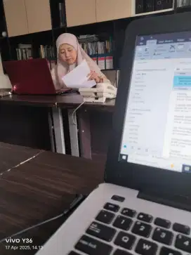 Pengurus dokumen perusahaan