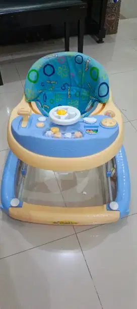 FAMILY BABY WALKER