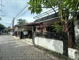 Dijual Rumah dan Kos Full Penghuni di Tamsis