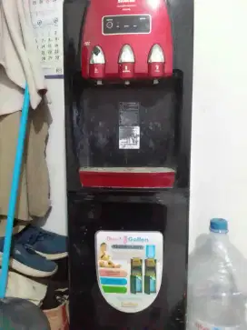 Dispenser merk Sanken duo galon