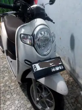 Scoopy 2018 warna putih dan plat baru