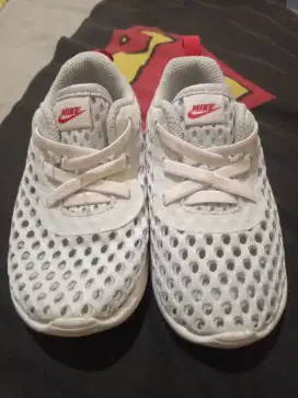 Sepatu anak masih bagus