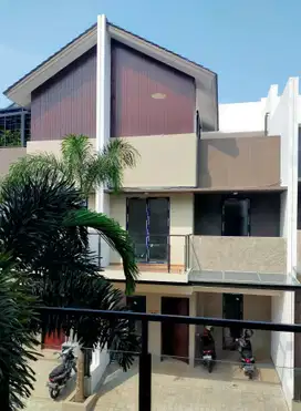 Dijual Hunian  3 Lt, Modern & Mewah, dgn Fasilitas yg lengkap di Binta