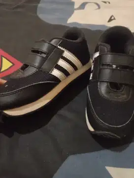Sepatu Anak Adidas