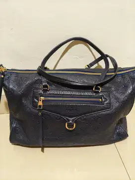 Louis Vuitton tas only