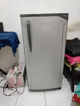 kulkas bekas Glacio Toshiba satu pintu