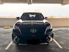 Fortuner TRD Sportivo 2018 hitam Low KM