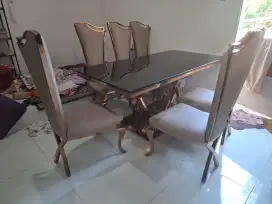 1 set meja makan estetik dan 1 unit kulkas merk polytron