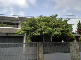 RUMAH SETRATEGIS JL UTAMA AREA TURANGGA
