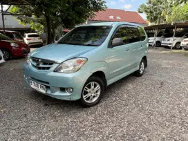 DAIHATSU XENIA 2010