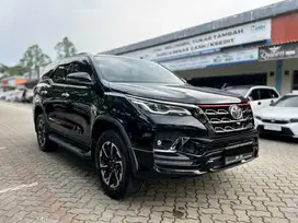 TOYOTA FORTUNER VRZ TRD 2.4 DIESEL AT MATIC 2021 HITAM , KM 54RB