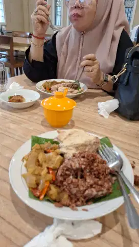 Dibutuhkan ART wanita