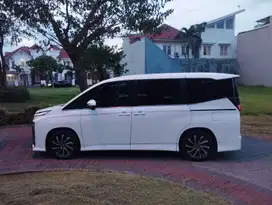 Toyota Voxy 2022